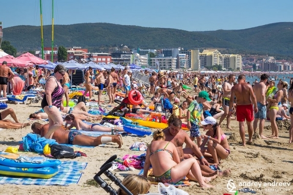 Mafioţii se folosesc de minore pentru a jefui turiştii care merg la mare în Bulgaria