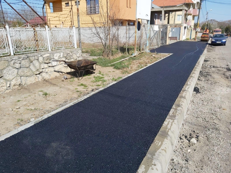 Lucrări de asfaltare, derulate simultan în mai multe zone din Constanța