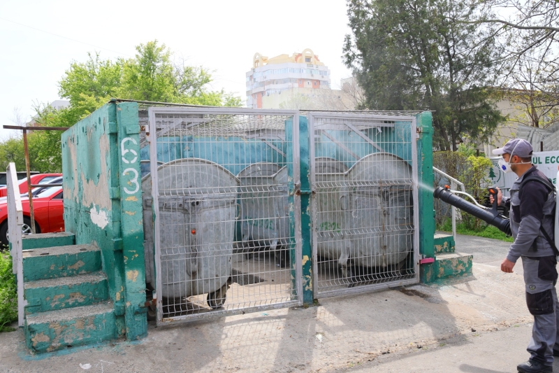 Primăria Municipiului Constanța, prin Serviciul de Igienă Publică, reia astăzi acțiunile de dezinfecție a platformelor de deșeuri și a zonelor adiacente