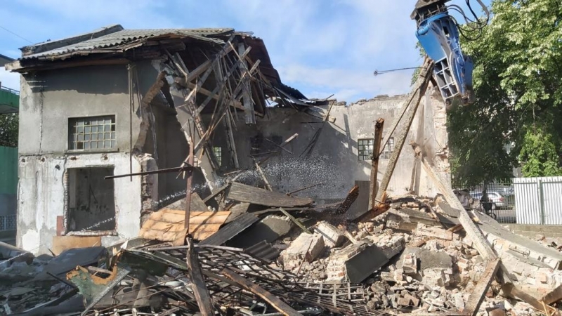 A început demolarea clădirilor insalubre din curtea Spitalului de Boli Infecțioase Constanța