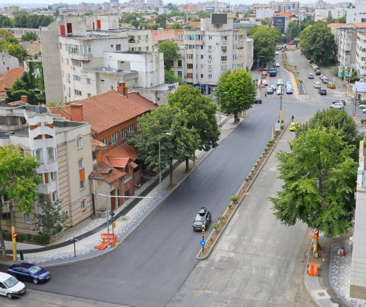 Se reiau lucrările de asfaltare a carosabilului pe bulevardul Mamaia, între bulevardul Tomis și strada Mircea cel Bătrân