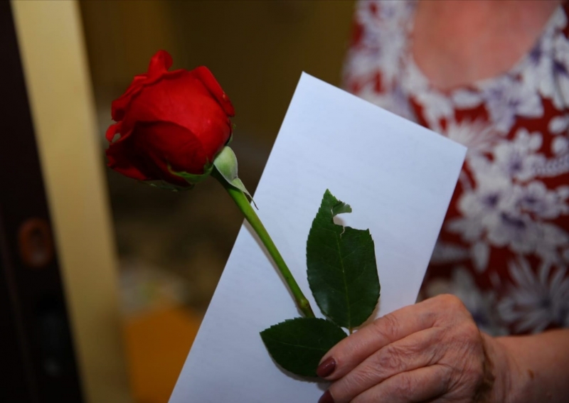 Primăria Constanța îi premiază la domiciliu pe seniorii care au împlinit 80 și 90 de ani, precum și pe cei care aniversează 50 de ani de la căsătorie