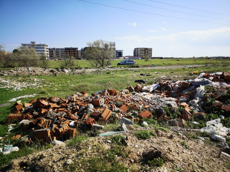 Deșeurile din construcții se depozitează în spațiul amenajat la Poarta 9
