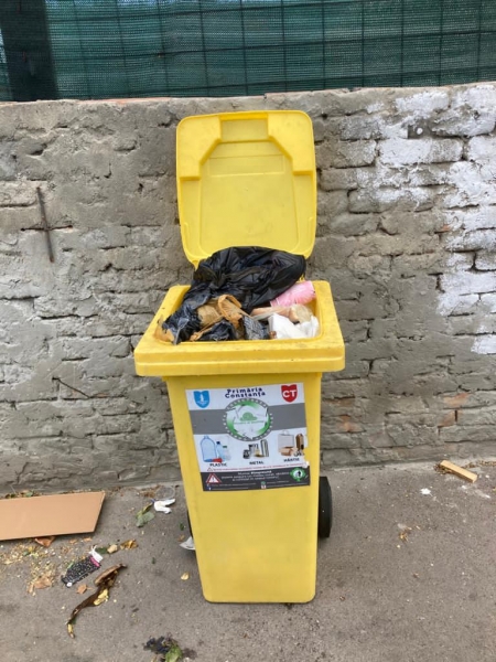 Deșeurile reciclabile neconforme nu vor mai fi ridicate de societatea de salubrizare a orașului