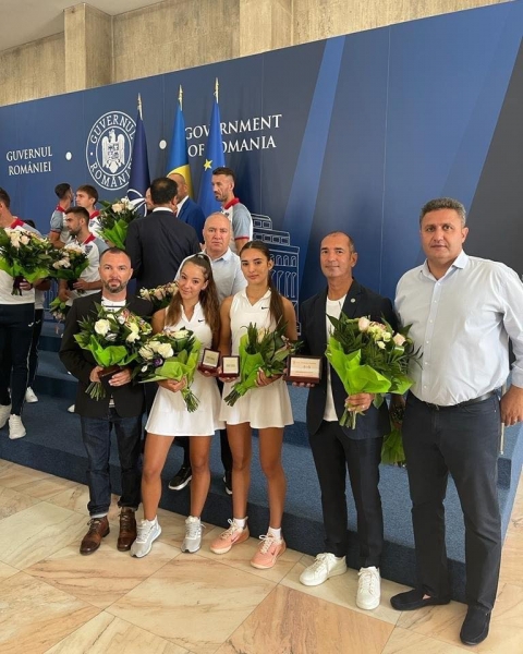 Alexia Tatu și Andreea Soare, performerele din acest an la Wimbledon U14 au fost premiate de către premierul României, Nicolae Ciucă, in cadrul unei ceremonii oficiale