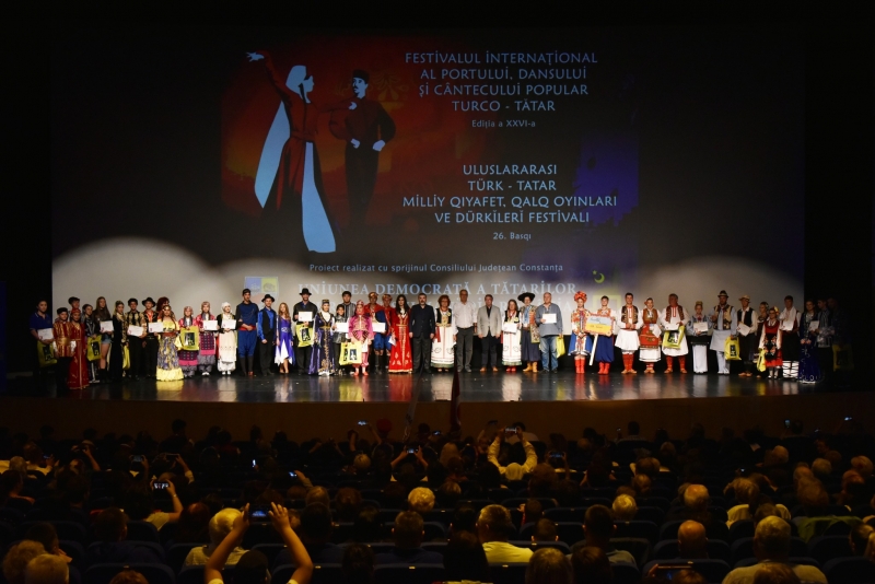 Ansamblurile participante la cea de-a XXVI-a ediție a Festivalului Internațional al Dansului, Cântecului și Portului Popular Turco - Tătar au pus în valoare una dintre cele  mai de preț moșteniri  pe care fiecare dintre comunitățile etnice din România o au: folclorul.