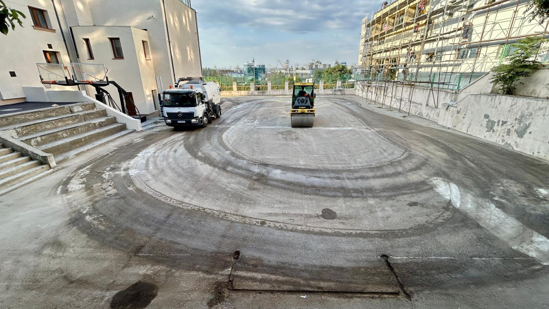Se reabilitează spațiul exterior al Colegiului Național „Mihai Eminescu”