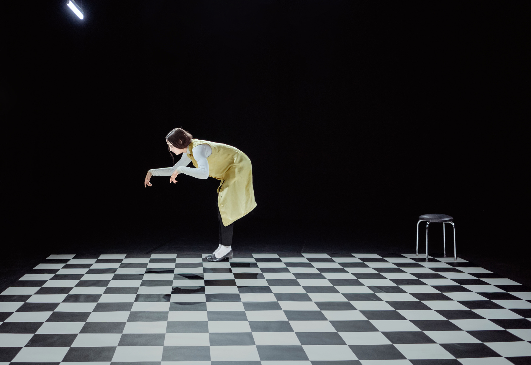 „La Ménagère”/ „Menajera”, un spectacol despre corp și gesturile repetitive ale vieții domestice, astăzi la CONNECT@SEAS