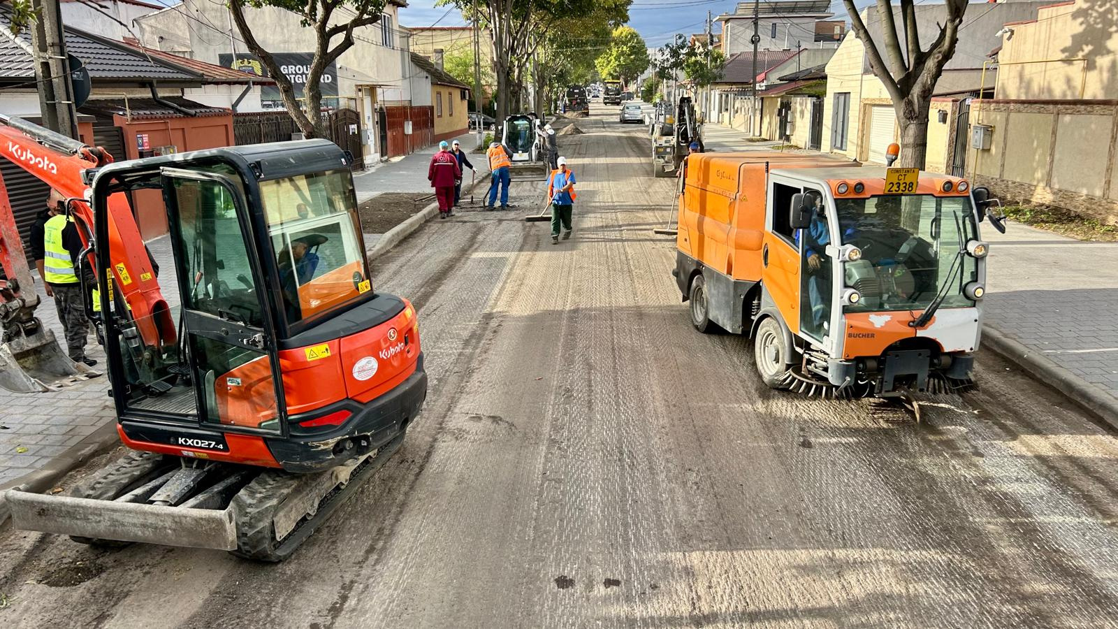 Lucrări de asfaltare pe strada Răsuri, pe tronsonul cuprins între strada Portiței și strada Trandafirului. Traficul rutier este restricționat total!