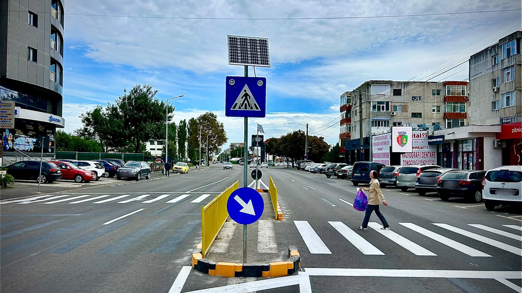 Două treceri de pietoni au fost reamenajate pe strada Dezrobirii, la intersecția cu strada Nicolae Milescu și în proximitatea complexului comercial