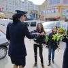GALERIE FOTO. Polițiștii au oferit flori cu ocazia zilei de 8 Martie