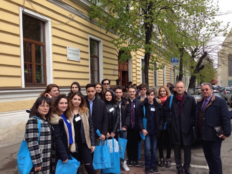 12 elevi ai Colegiului Naţional Mircea cel Bătrân - CONSTANȚA au participat  la Congresul Internaţional  MATh.en.JEANS,  desfășurat la Cluj