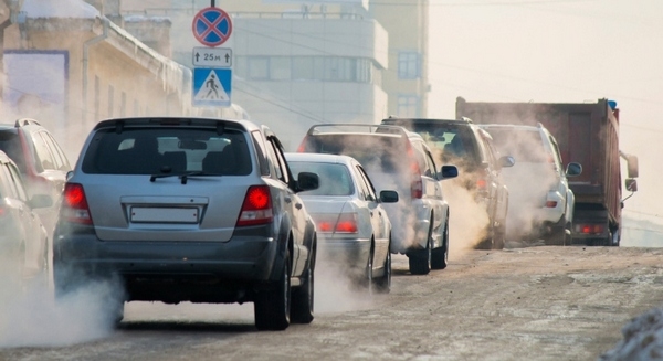 Șoferii români care vor circula cu maşini vechi prin Europa ar putea plăti taxe de drum mult mai mari!