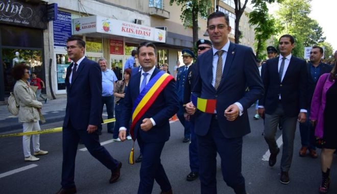 ȚUȚUIANU ȘI CRIZA DE PANGLICI