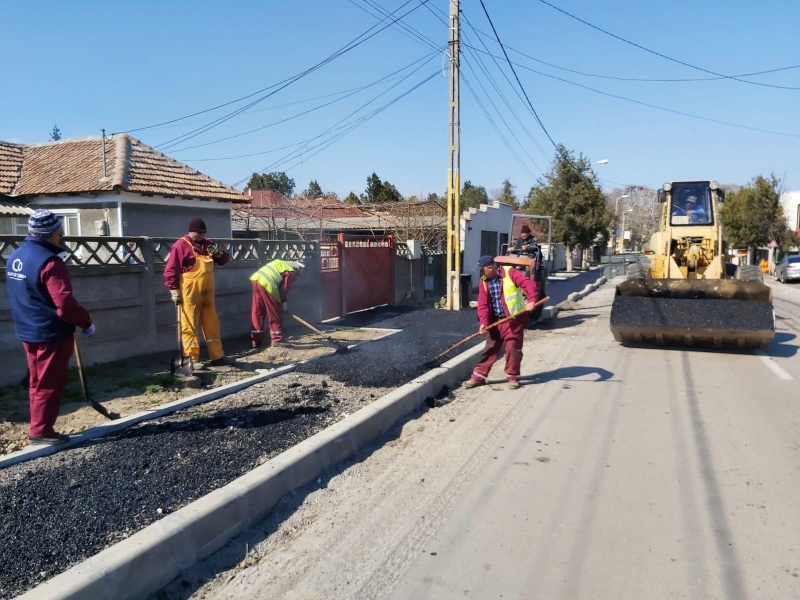 Continuă lucrările de modernizare a trotuarelor în cartierul Palazu Mare