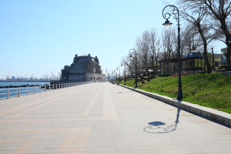 Primăria Municipiului Constanța, prin Serviciul Dotări Urbane, a demarat lucrările de întreținere a băncilor de pe domeniul public al municipiului Constanța