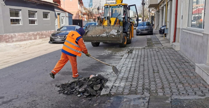Lucrări de asfaltare pe strada Răchitași
