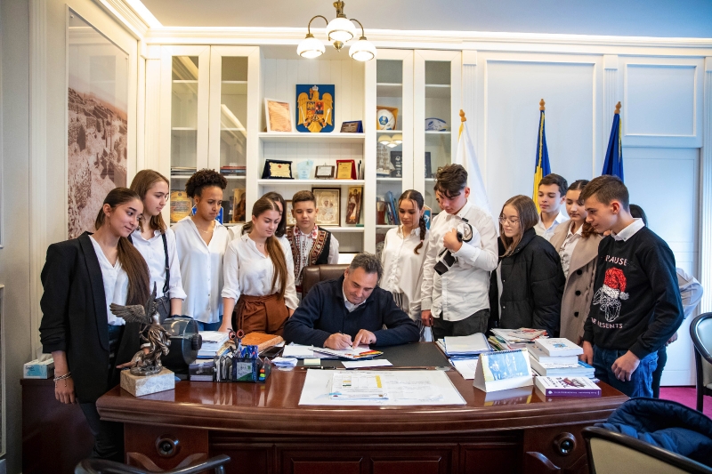 Președintele Consiliului Județean Constanța, Mihai Lupu a primit astăzi vizita elevilor Școlii Gimnaziale Nr. 1 din localitatea Valu lui Traian