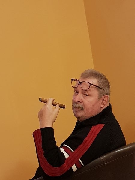 UNDE SUNT VECINII MEI DE ALTĂDATĂ? (VIII) EPOCA PLETOȘILOR ȘI A PANTALONILOR EVAZAȚI