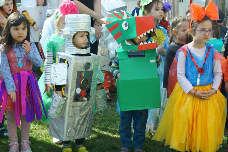 Preșcolarii Grădiniței nr. 42 au făcut parada costumelor ecologice , organizată și premiată de firma POLARIS