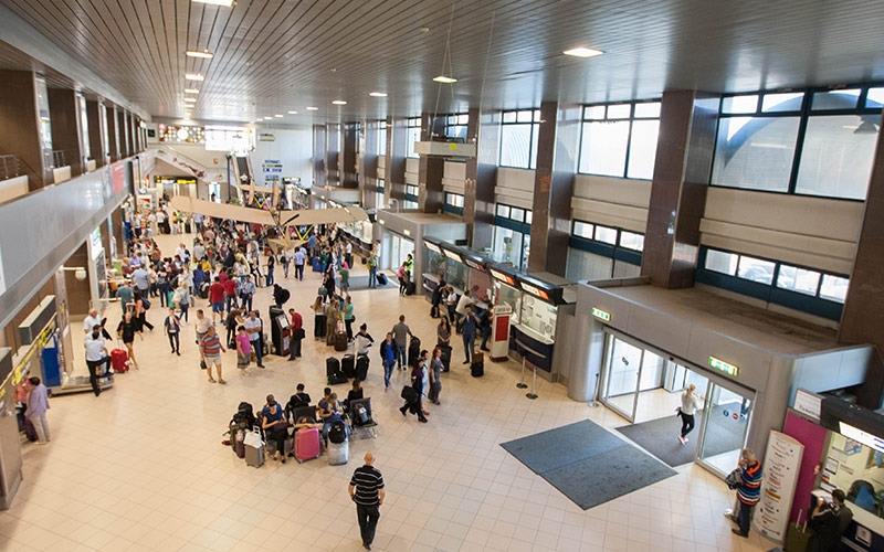 DNA a reținut un director al CN Aeroporturi și 3 persoane fizice inculpate în același dosar