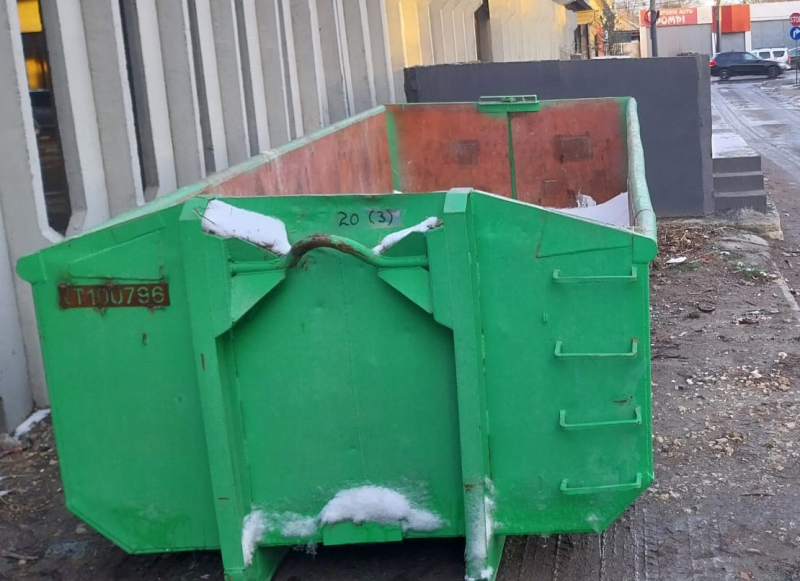 Vă rugăm să folosiți cu încredere containerele speciale pentru deșeuri voluminoase!