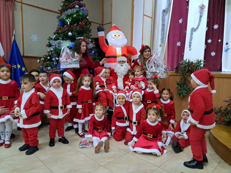 Moș Crăciun a fost și astăzi prezent în comuna Cumpăna