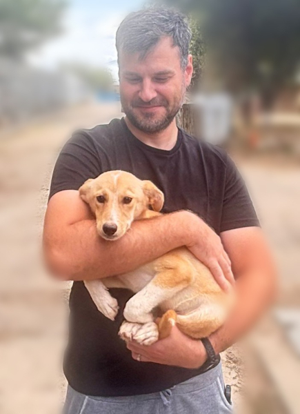 Încă doi căței și-au găsit familii iubitoare
