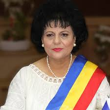 „La mulți ani, România! La mulți ani, dragi cumpăneni! Dumnezeu să binecuvânteze comuna noastră și întreg poporul român!”