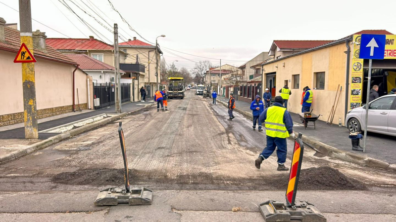 Atenție, șoferi! Se asfaltează carosabilul pe strada Steagului din cartierul Coiciu!