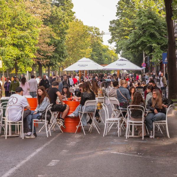 

În acest weekend, Bulevardul Tomis devine din nou pietonal!