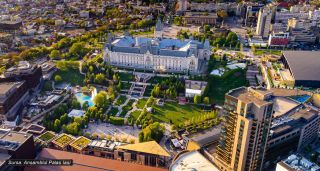 Parcul, scena, biroul de lângă casă: din ce se construiește, concret, optimismul unui oraș