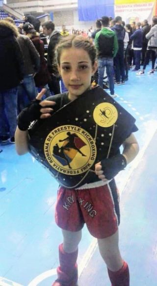 Amalia Niță este dublă campioană mondială la categoriile 45 si +55 kg la freestyle K1 light și freestyle kickboxing!
