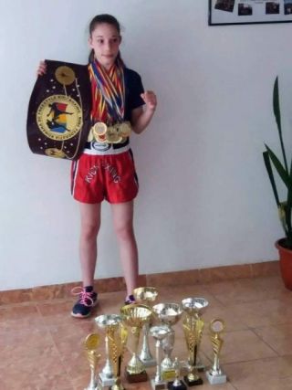 Amalia Niță a obținut Centura României la KickBoxing!