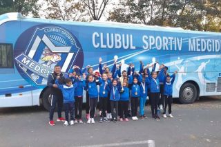 Suntem campioni naționali, pe cluburi la lupte feminine, junioare mici!