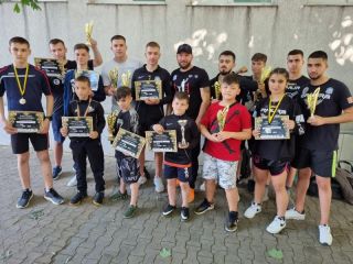 La Kick boxing a curs cu medalii!