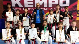 Lotul de sportivi coordonați de Sensei Ionel Crînguş, centură neagră 4 Dan Kempo, din nou pe podium, cu 10 medalii!
