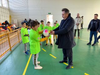 Proiectul *Fotbalul – o punte spre comunitate* continuă și în localitățile Albeşti, Mangalia, Costineşti, Pecineaga şi Tuzla