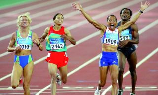 Consiliul Atletismului Mondial face sportul mare din nou, prin excluderea femeilor transgender din competițiile feminine!