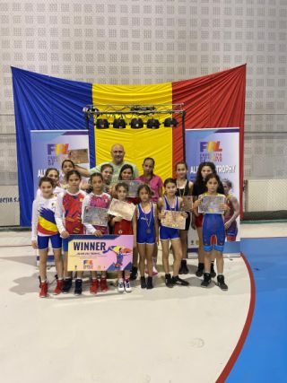 Ploaie de medalii pentru sportivele secției lupte ale Clubului Sportiv Victoria!