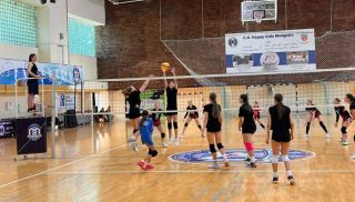 Speranțele și cadetele de la volei muncesc și în vacanță!
